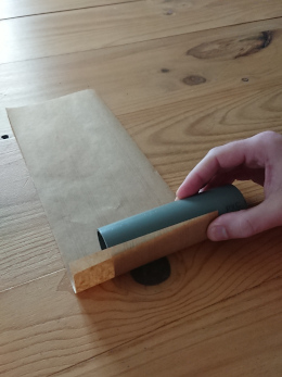 Papier partiellement enroulé