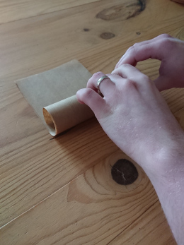 Papier kraft presque entièrement enroulé